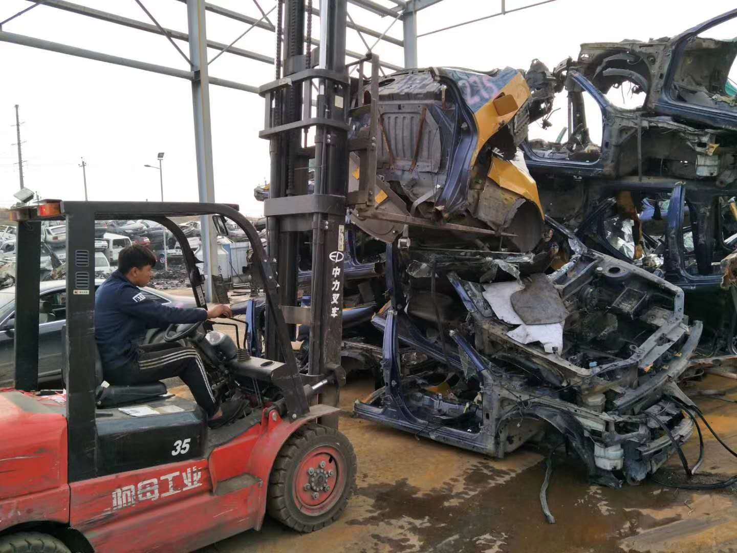 北京汽车解体中心引进叉车设备